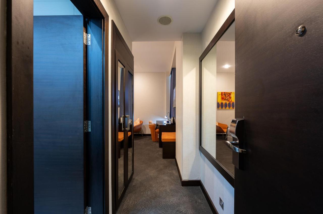 Ramada Encore Doha By Wyndham Bagian luar foto